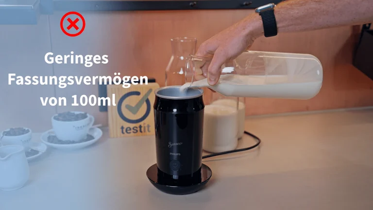 Trotz relativ hoher Bauform ist das Fassungsvermögen auf 100 ml begrenzt.