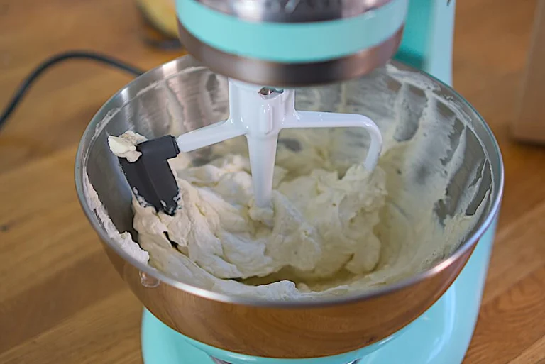 KitchenAid Artisan schlägt Creme