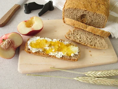 Frisches Brot aus der Brotbackmaschine