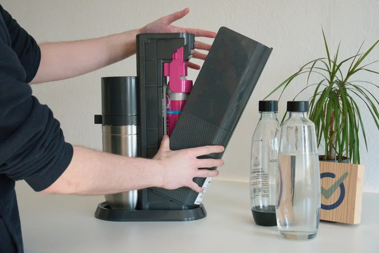 Auswechseln des Gaszylinders beim SodaStream DUO