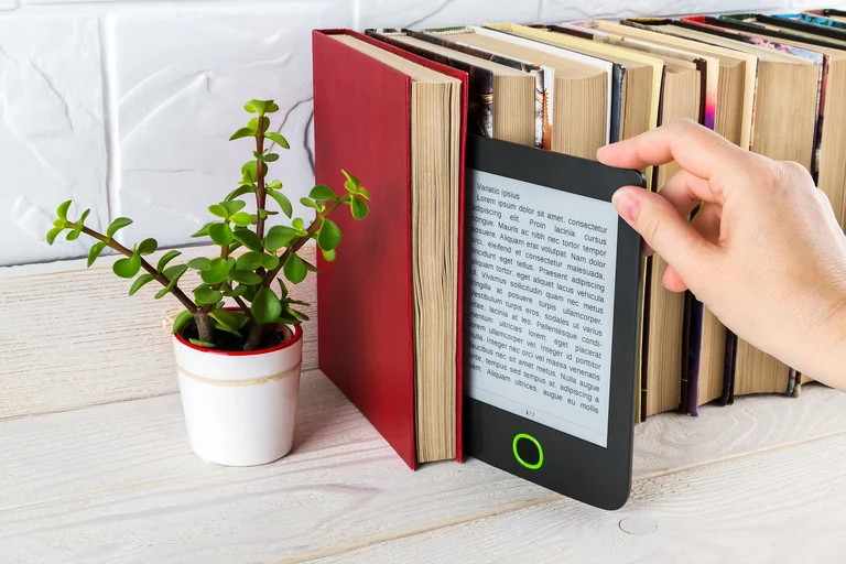 eBook-Reader sind besonders schmal und handlich