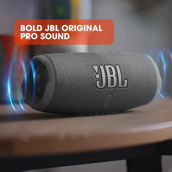 Der JBL Charge 5 liefert nicht nur ausgewogenen Sound, sondern fungiert zudem als Powerbank.